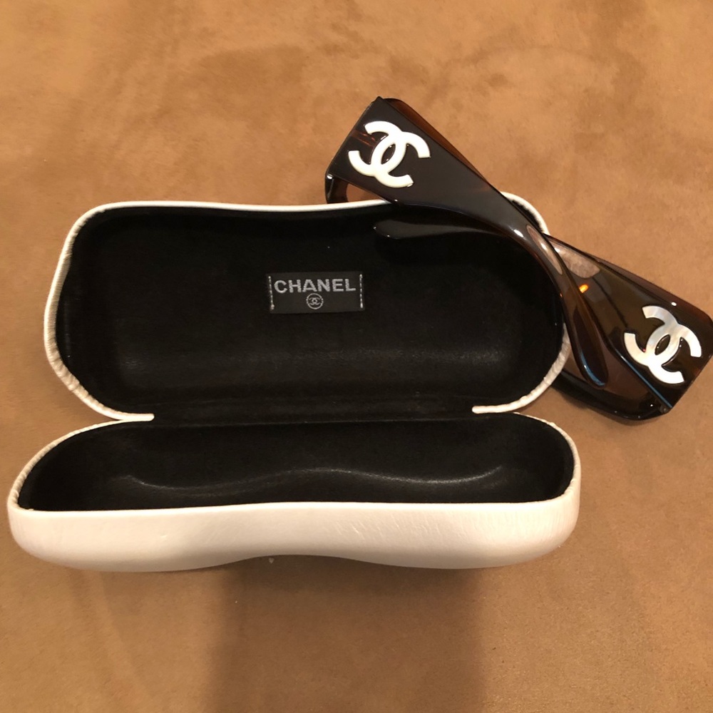 Chanel tortoise sunglass